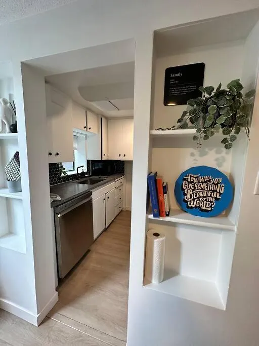 Petite Main Street Haven Apartment Vancouver
