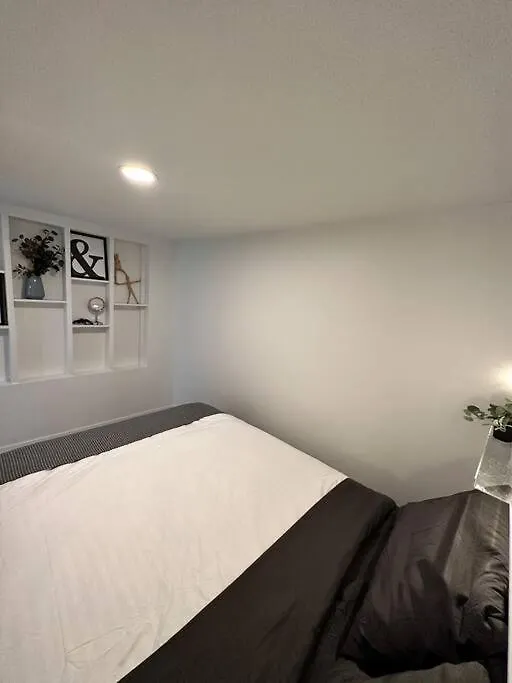 Petite Main Street Haven Apartment Vancouver